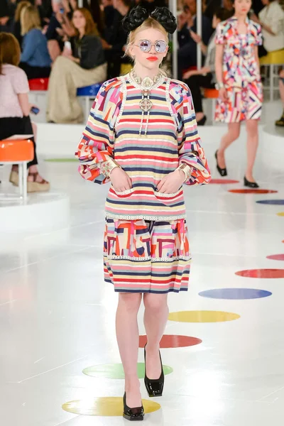 Look 3